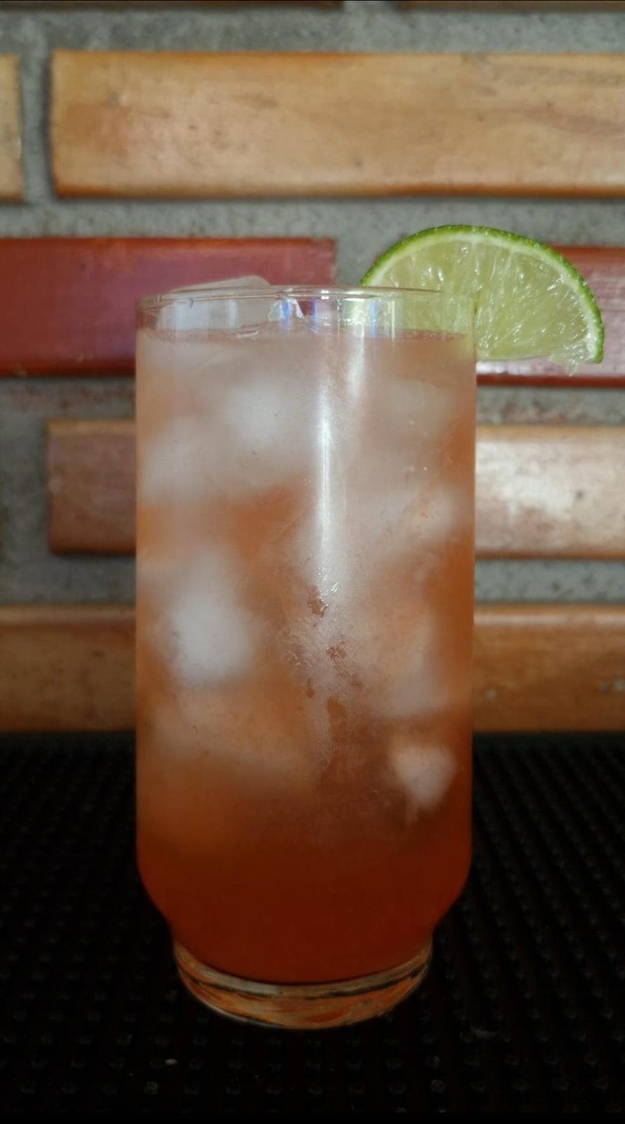 Pink Lemonade — coquetelaria autoral Vyra Drinks